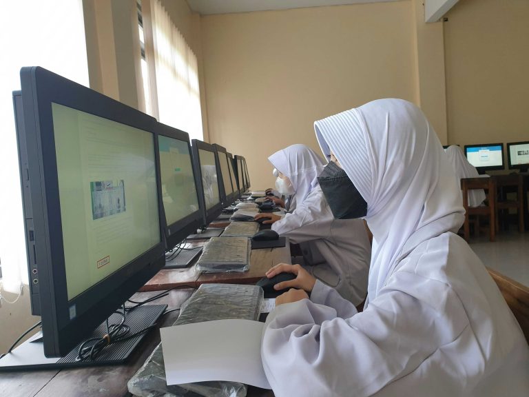 Dampak Teknologi terhadap Pendidikan Anak: Panduan Strategis & Framework S.I.A.P.